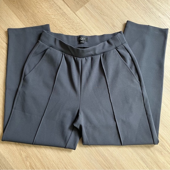 Loft Gray Pull on Straight Pants. Gray. XSP. - Picture 2 of 4